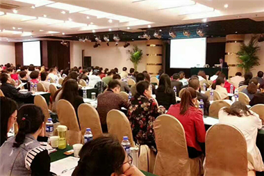 公司組織財務(wù)人員參加業(yè)務(wù)培訓(xùn)